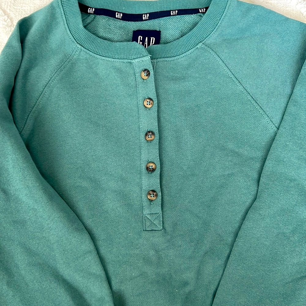 Gap size S Henley sweatshirt. Brand new with tags